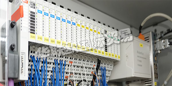 ALFREDKUHSE是您個人開關(guān)設(shè)備和控制系統(tǒng)的成熟制造商。他們從一個來源提供所有服務(wù)。ALFREDKUHSE是您的合作伙伴，從咨詢和規(guī)劃到生產(chǎn)和調(diào)試，再到支持，維護和現(xiàn)代化。