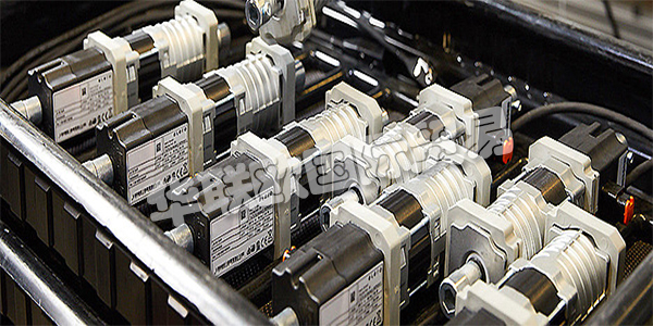 ELERO位于德國(guó)斯圖加特附近的Schlierbach，是卷簾門，防曬系統(tǒng)和卷簾門驅(qū)動(dòng)和控制的領(lǐng)先制造商之一。