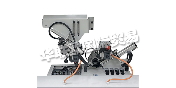 BIESSE自1969以來(lái)，一直為木工和大型家居、門窗和木質(zhì)構(gòu)筑件制造商提供技術(shù)支持。通過他們的機(jī)器，他們的客戶將他們的創(chuàng)意轉(zhuǎn)化為獨(dú)特的設(shè)計(jì)對(duì)象或標(biāo)志性的系列產(chǎn)品。