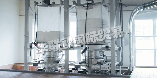 德國AZO主要產(chǎn)品：AZO螺桿泵、旋轉(zhuǎn)式篩分機(jī)等。AZO集團(tuán)在自動(dòng)化原材料處理方面，是世界上經(jīng)驗(yàn)最豐富的公司之一。他們擁有1000多名員工，他們對自己的工作充滿熱情，并利用他們豐富的知識(shí)和豐富的工廠工程和建筑經(jīng)驗(yàn)積累了70多年的經(jīng)驗(yàn)，為您開發(fā)高效，可持續(xù)的解決方案。